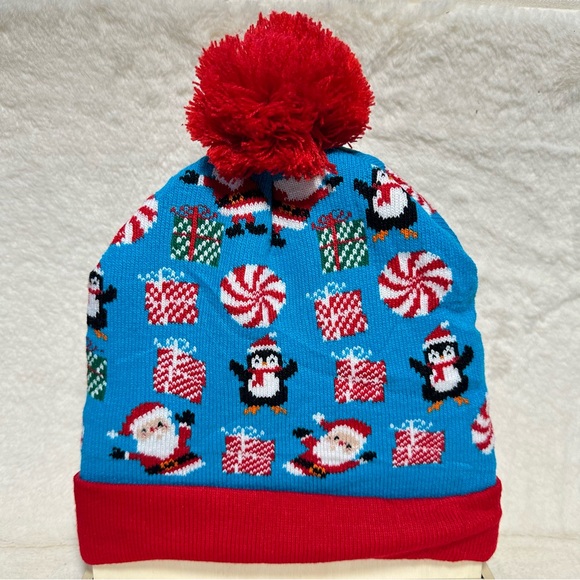 New LED Christmas Beanie With Pom Pom And 3 Flashing Modes - Picture 5 of 6